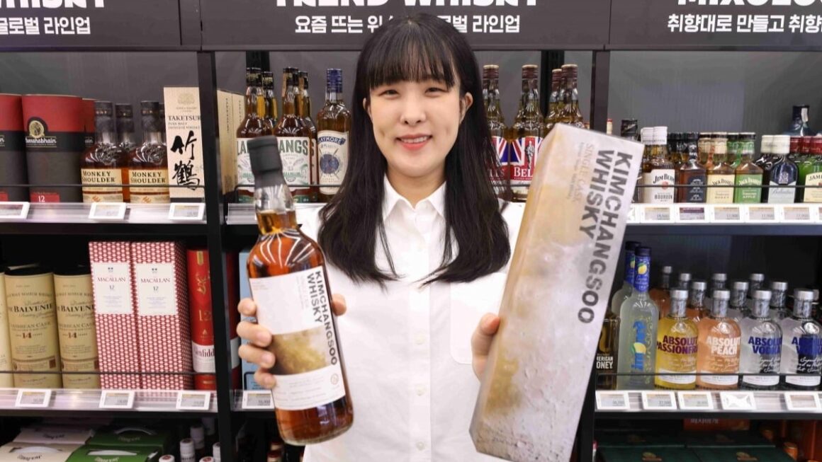 [뉴스] 23만원짜리 2분 만에 동났다…30대 남성들 오픈런하는 이유