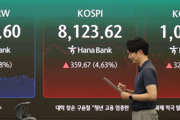 [뉴스] 외국투자자 한달여만에 컴백 … 반도체·소부장  2.2조 ‘폭풍 쇼핑’