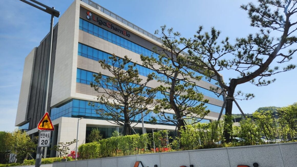 [뉴스] 리가켐바이오, J&J 옵션 행사 여부 등 기술수출 후속 모멘텀 올해와 내년 집중”