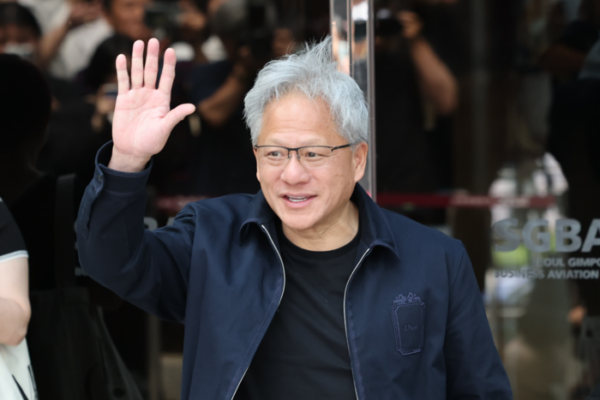 [뉴스] [속보] 젠슨 황 “한국에 몇가지 깜짝 선물 준비돼 있어”