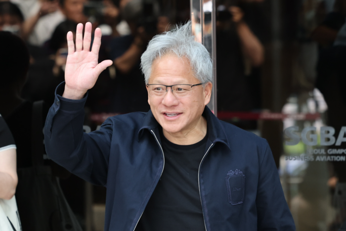 [뉴스] [속보] 젠슨 황 “한국에 몇가지 깜짝 선물 준비돼 있어”