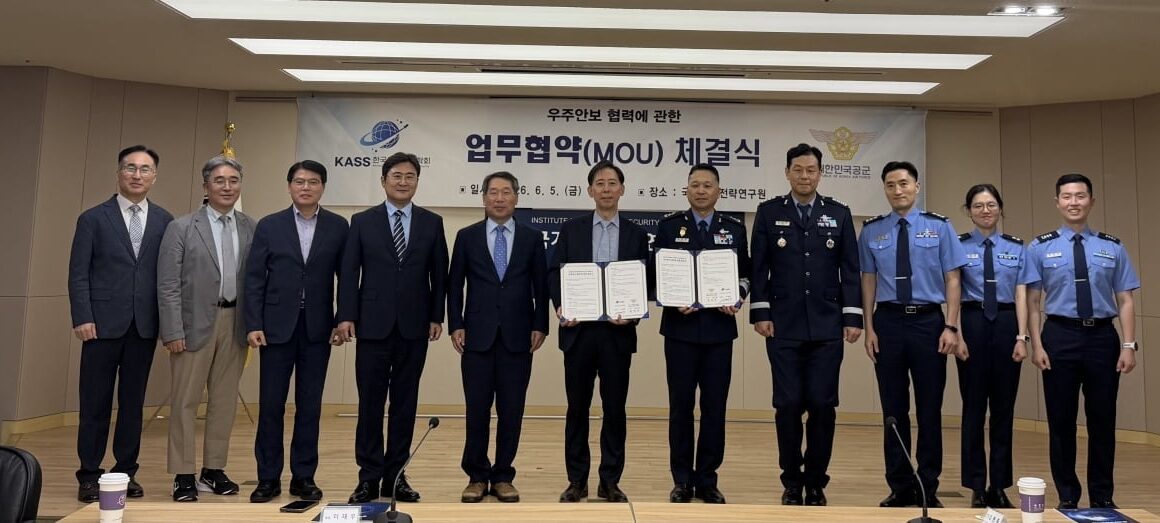 [뉴스] 전현직 공군참모총장 자주국방, 우주 공간 지배 여부에 달렸다