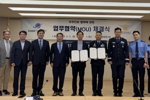 [뉴스] 전현직 공군참모총장 자주국방, 우주 공간 지배 여부에 달렸다