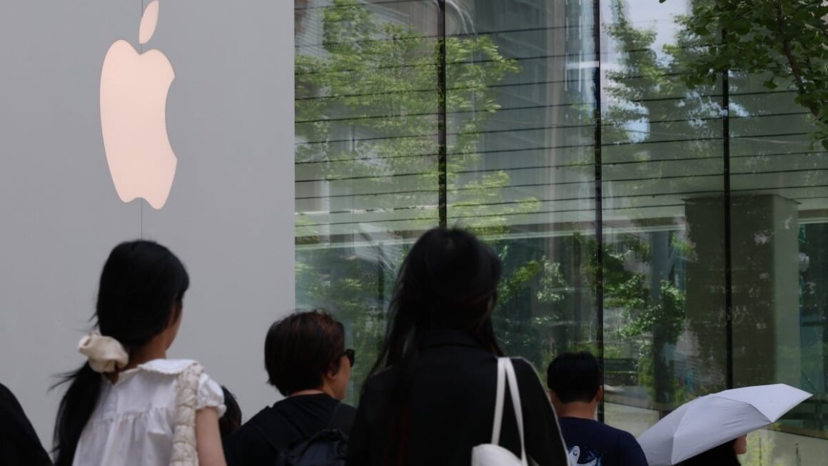 [뉴스] 애플, 중국산 메모리 칩 구매 검토…美 행정부에 승인 로비