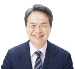 [뉴스] 여의도서 첫 임원회의…증권·운용 힘싣는 진옥동