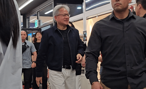[뉴스] 매우 특별해…젠슨 황, 총수들보다 이 사람 먼저 만났다