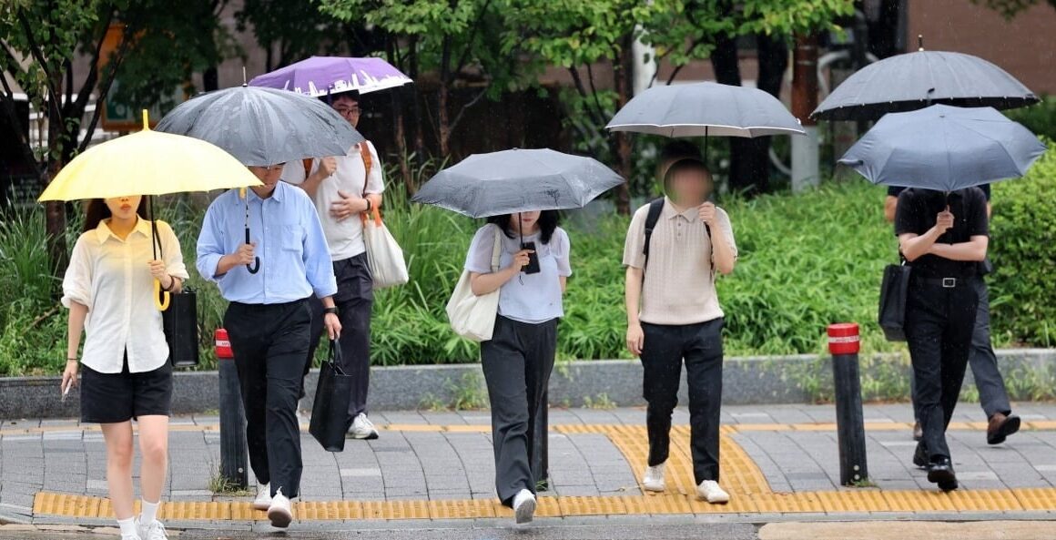 [뉴스] 전국 흐리고 일부 지역 소나기…낮 최고 20~27도