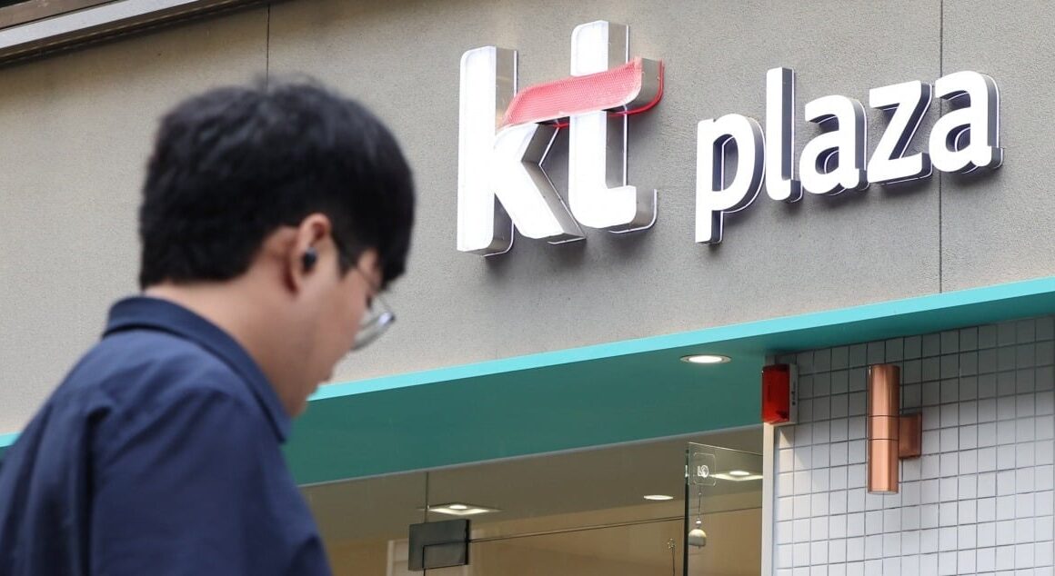 [뉴스] 해킹 피해 KT에 과징금 540억…서버 폐기한 LG유플은 수사 의뢰