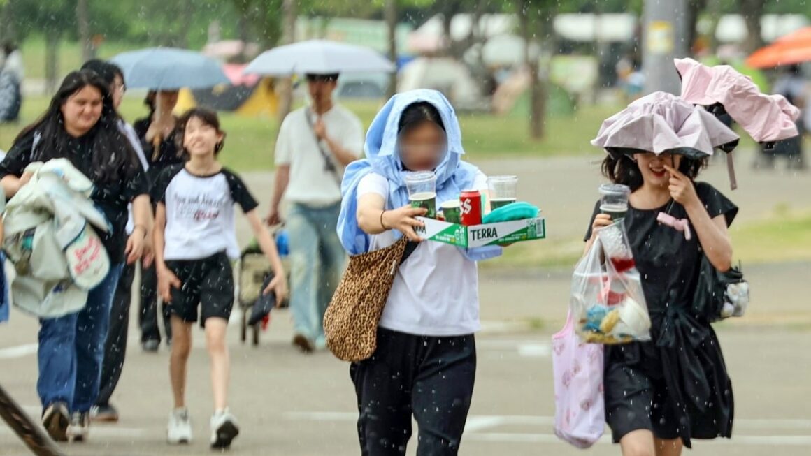 [뉴스] 남해안·제주 강하고 많은 비…수도권, 천둥·번개 동반 돌풍성 비
