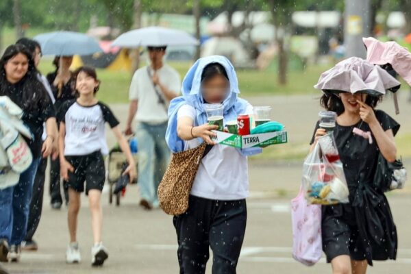 [뉴스] 남해안·제주 강하고 많은 비…수도권, 천둥·번개 동반 돌풍성 비