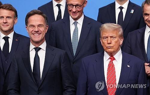 [뉴스] “큰 팬이다” 시진핑에 찬사 보낸 트럼프, 나토 향해 “매우 언짢다”