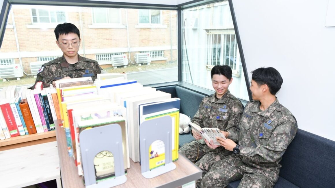 [뉴스] 항공·방산社 취직 도움 될까” 공군병 지원율 936%…사상 최대인 이유