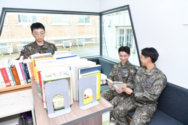 [뉴스] 항공·방산社 취직 도움 될까” 공군병 지원율 936%…사상 최대인 이유