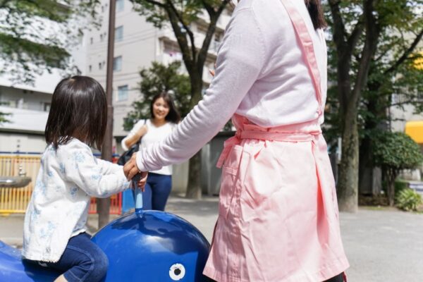 [뉴스] 버스 언제 오지?…땡볕에 지치던 학부모들, 부담 덜었다