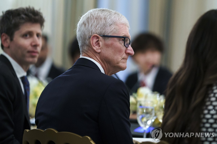 [뉴스] “내부 기밀 빼돌렸지?”…애플, 오픈AI로 이직한 직원들에 경고장