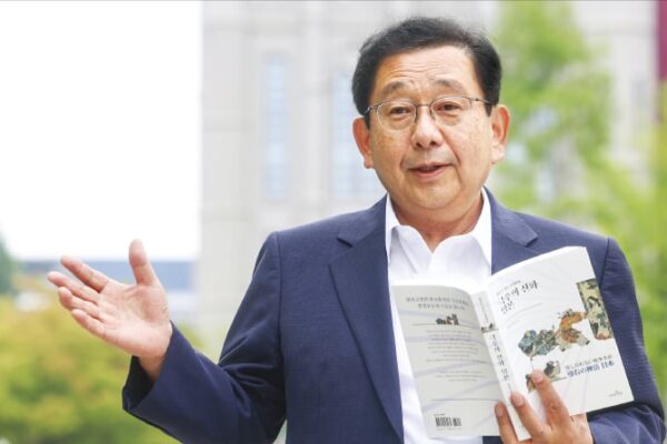 [뉴스] 호사카 교수 신화로 만들어진 일왕, 다시 신격화 움직임 있다