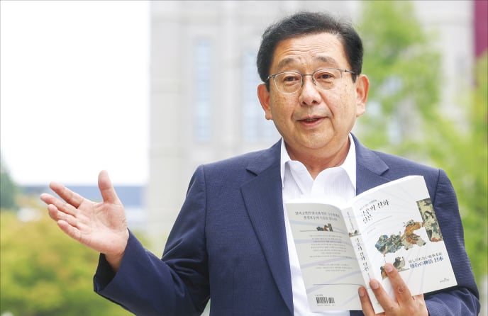 [뉴스] 호사카 교수 신화로 만들어진 일왕, 다시 신격화 움직임 있다
