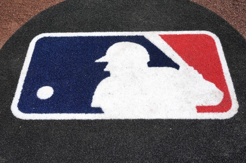 [뉴스] 이름·나이 속여 MLB 계약한 선수…‘가짜 묘비’까지 만든 신분세탁, 충격