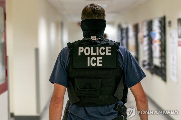 [뉴스] “찰리 커크 조롱했다가 추방”…이민자 단속 더 조이는 미국