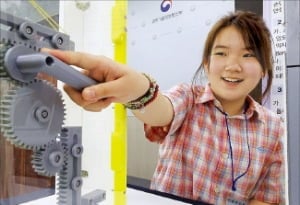 [뉴스] 신개념 도어 스토퍼 발명한 초등 5학년, 대통령상