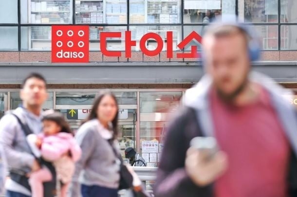 [뉴스] 이래서 돈방석 앉았다…1000원짜리 팔아 4000억 번 비결