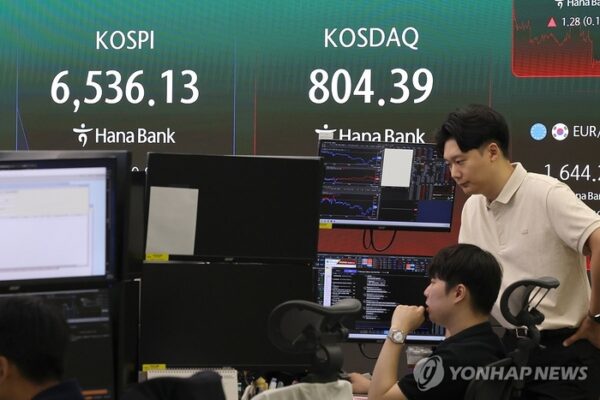 [뉴스] “어제 올랐으니 오늘은 떨어져야지?”…외국인 매도에 코스피, 장 초반 하락