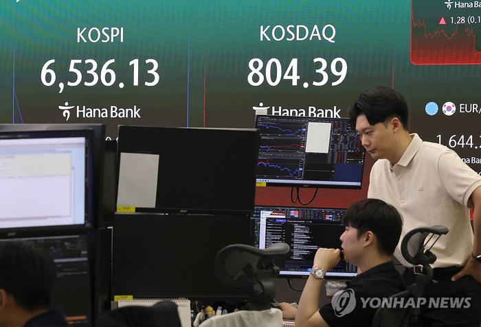 [뉴스] “어제 올랐으니 오늘은 떨어져야지?”…외국인 매도에 코스피, 장 초반 하락