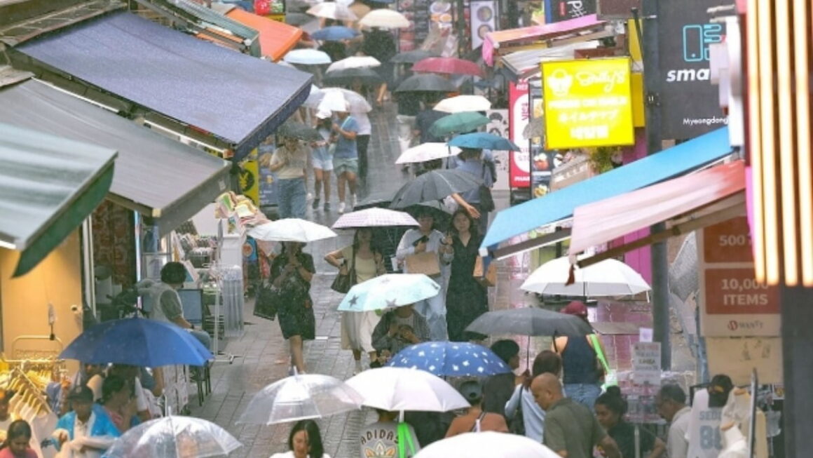 [뉴스] 전국 폭염 난리인데…동해안, 태풍 돌핀으로 폭우