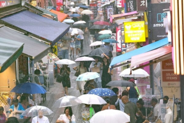 [뉴스] 전국 폭염 난리인데…동해안, 태풍 돌핀으로 폭우