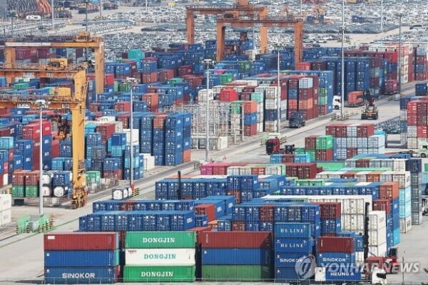 [뉴스] 7월 수출 988억 달러…반도체가 전체 수출 40% 이끌었다