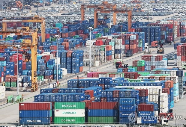 [뉴스] 7월 수출 988억 달러…반도체가 전체 수출 40% 이끌었다