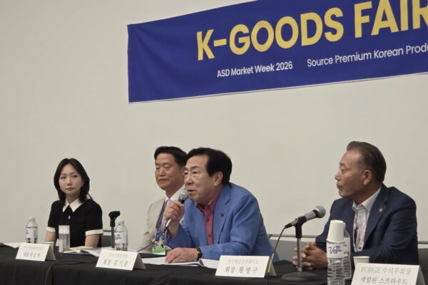 [뉴스] CES 혁신상 받아도 공치고 가…김기문, 중소기업 美 판로 ASD서 찾는다