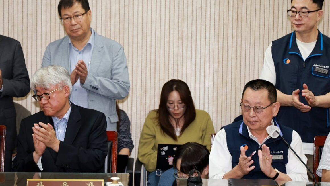 [뉴스] 서울 시내버스 노사협상 극적 타결…출근길 대란 피했다