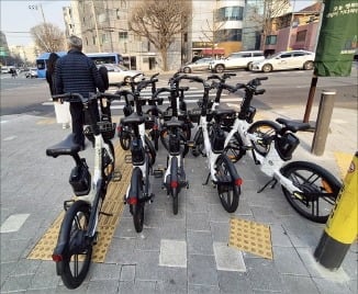 [뉴스] 킥보드 막히자 자전거 갔더니…또 4만원 견인 꺼낸 서울시