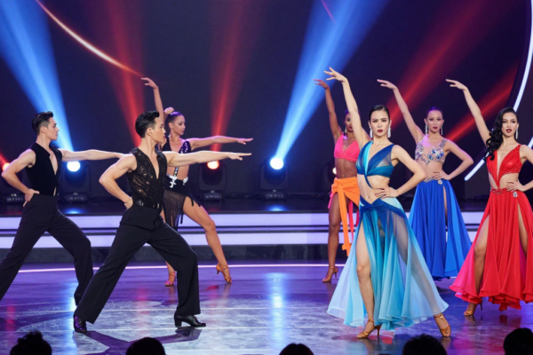 Dancing with the Stars 시즌35 첫날부터 충격 탈락, 의상 논란까지