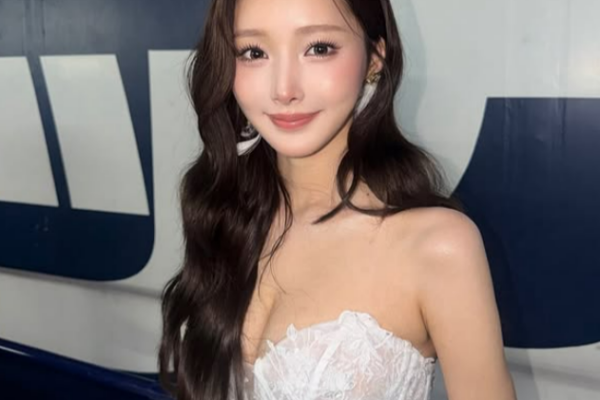 [뉴스] “아이들도 보는데”…‘유흥업소 출신’ 인플루언서 시구 추진했다 결국 취소