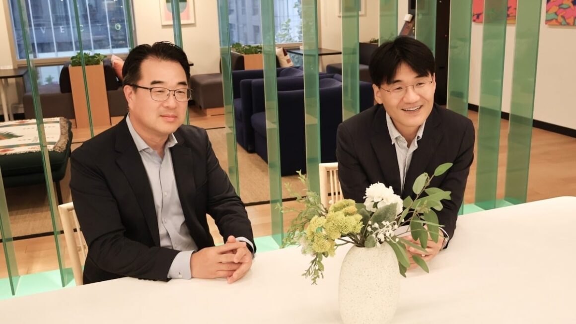 [뉴스] AI 도입했는데 생산성은 그대로?…리더부터 일하는 법 바꿔야”