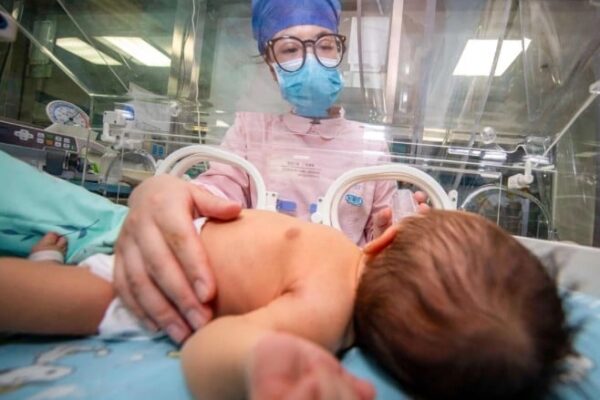 [뉴스] 벌금 260억도 못 막았다…의사까지 투잡 뛰는 대리모 공장