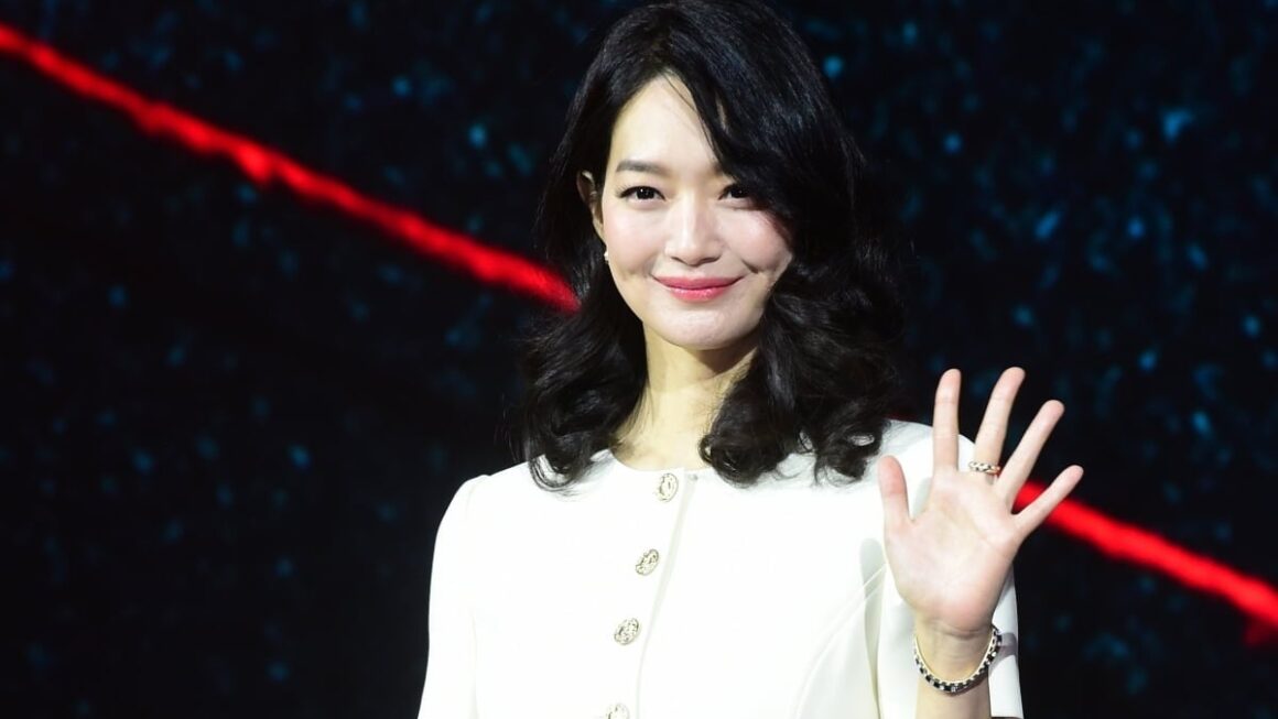 [뉴스] 신민아 통장서 15년간 37억 빠져나가…잘못 입금된 줄