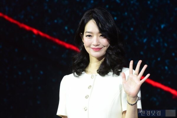 [뉴스] 신민아 통장서 15년간 37억 빠져나가…잘못 입금된 줄