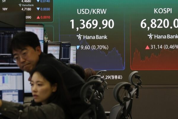 [뉴스] 외국인들이 먹고 빠져나간 국장…개미들 ‘기도메타’는 이곳 향했다