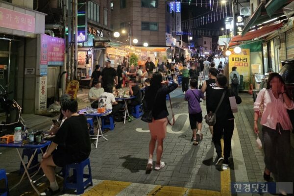 [뉴스] 요즘 날씨엔 무조건 가야죠…야장에 취한 직장인들
