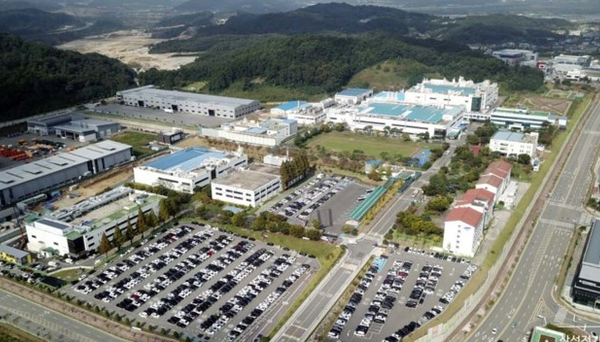 [뉴스] 삼성전기, ‘6조원대’ 생산 거점 투자 소식에 2%대 강세