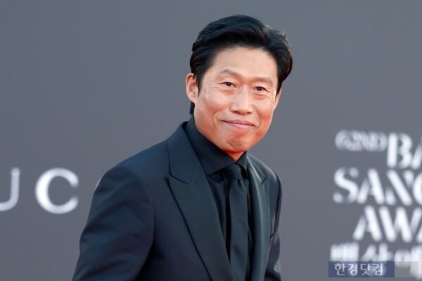 [뉴스] 유해진, 암살자(들) 논란 속 부일영화상 남우주연상…대리 수상