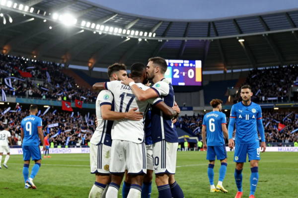 토트넘, 8년 만에 스탬퍼드 브리지 원정 승리! 첼시 2-0 격파