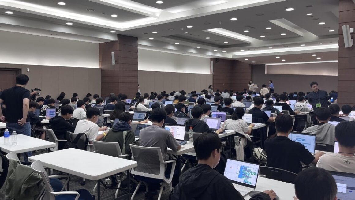 [뉴스] AI로 문제 해결…전국 학생 414명, 실력 겨뤘다