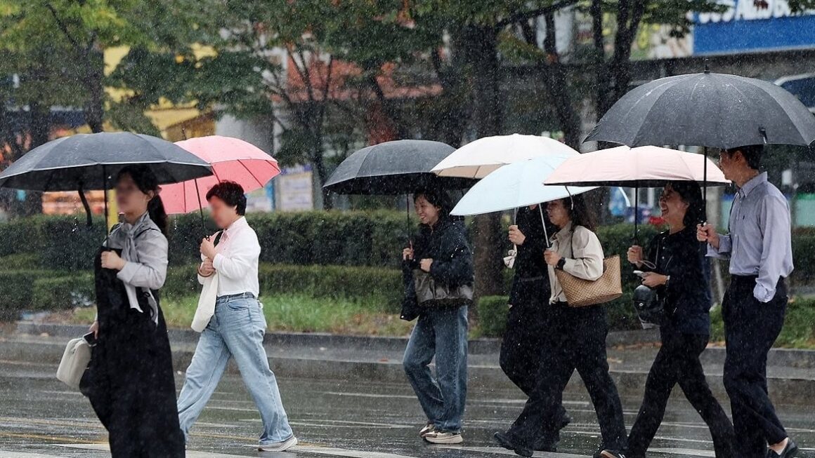 [뉴스] 월요일 남부·제주에 최대 80㎜ 비…돌풍·천둥번개 주의