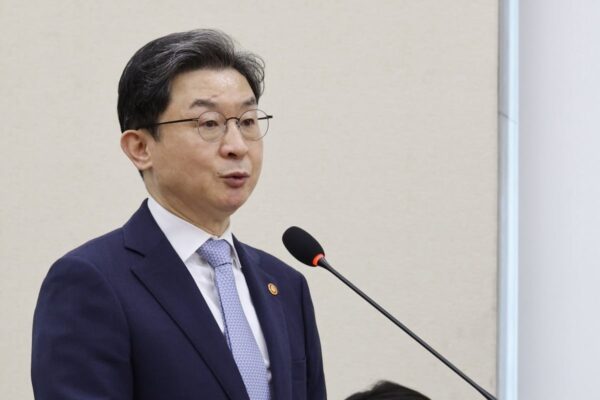[뉴스] 개미 54조 손실 논란에…이억원 레버리지 ETF, 靑 지시 아냐