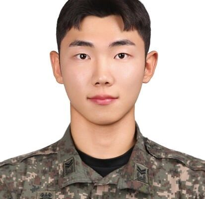 [뉴스] 잡아주세요…돌 맞은 여성 목소리에, 휴가 나온 중사가 뛰었다