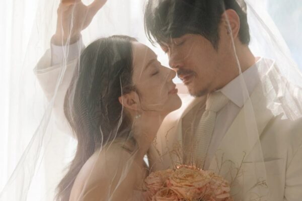 [뉴스] 아이 셋 KCM, 9세 연하 아내와 15년 만에 정식 결혼